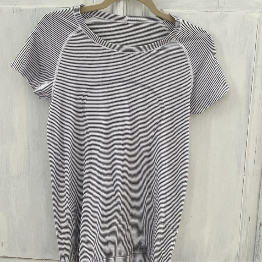 Lululemon Swiftly Tech Short Sleeve Shirt White Black Stripe 12 - Picture 2 of 5